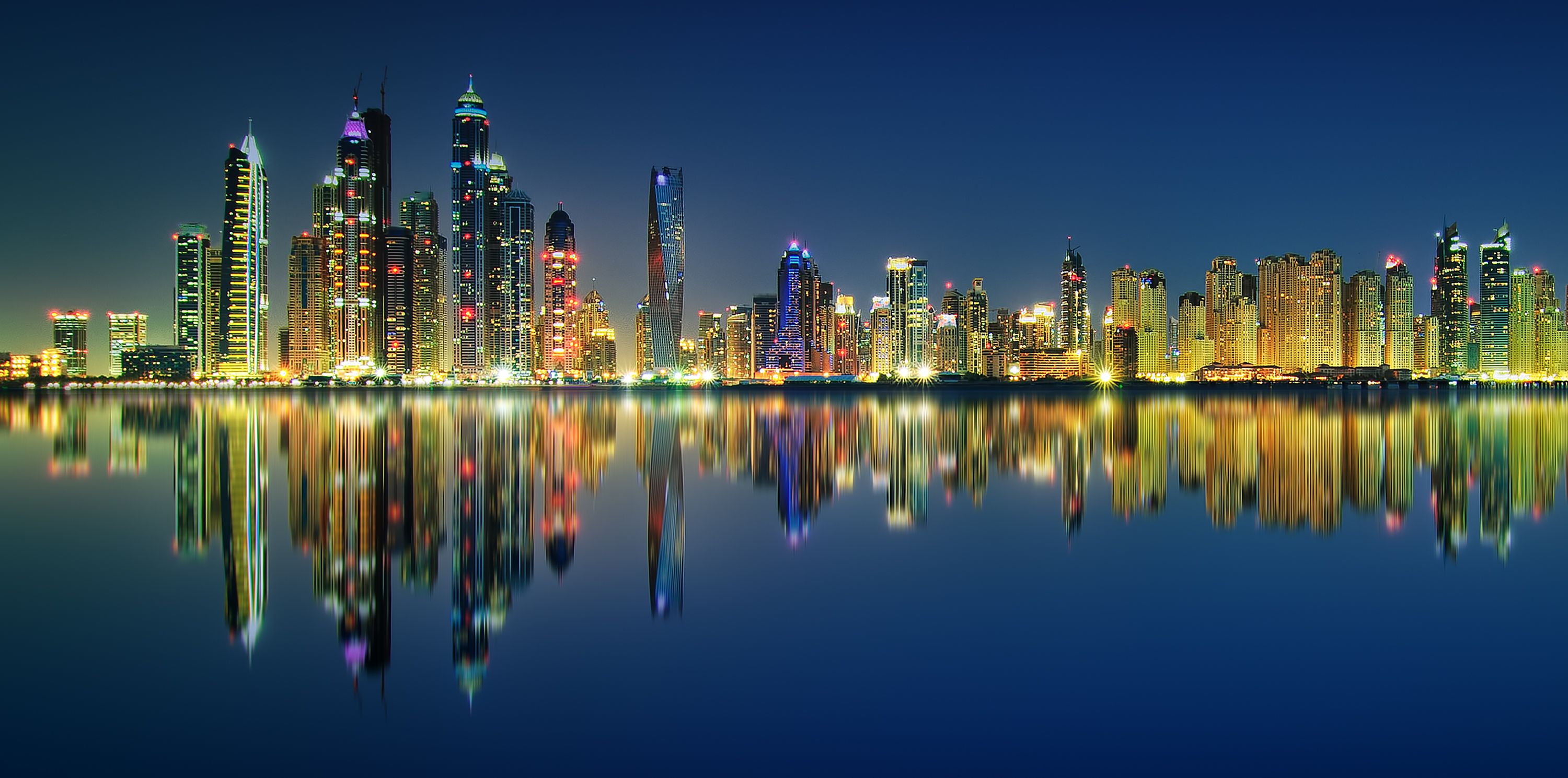 panorama-reflection-of-dubai-marina-2024-12-05-04-50-40-utc.jpg