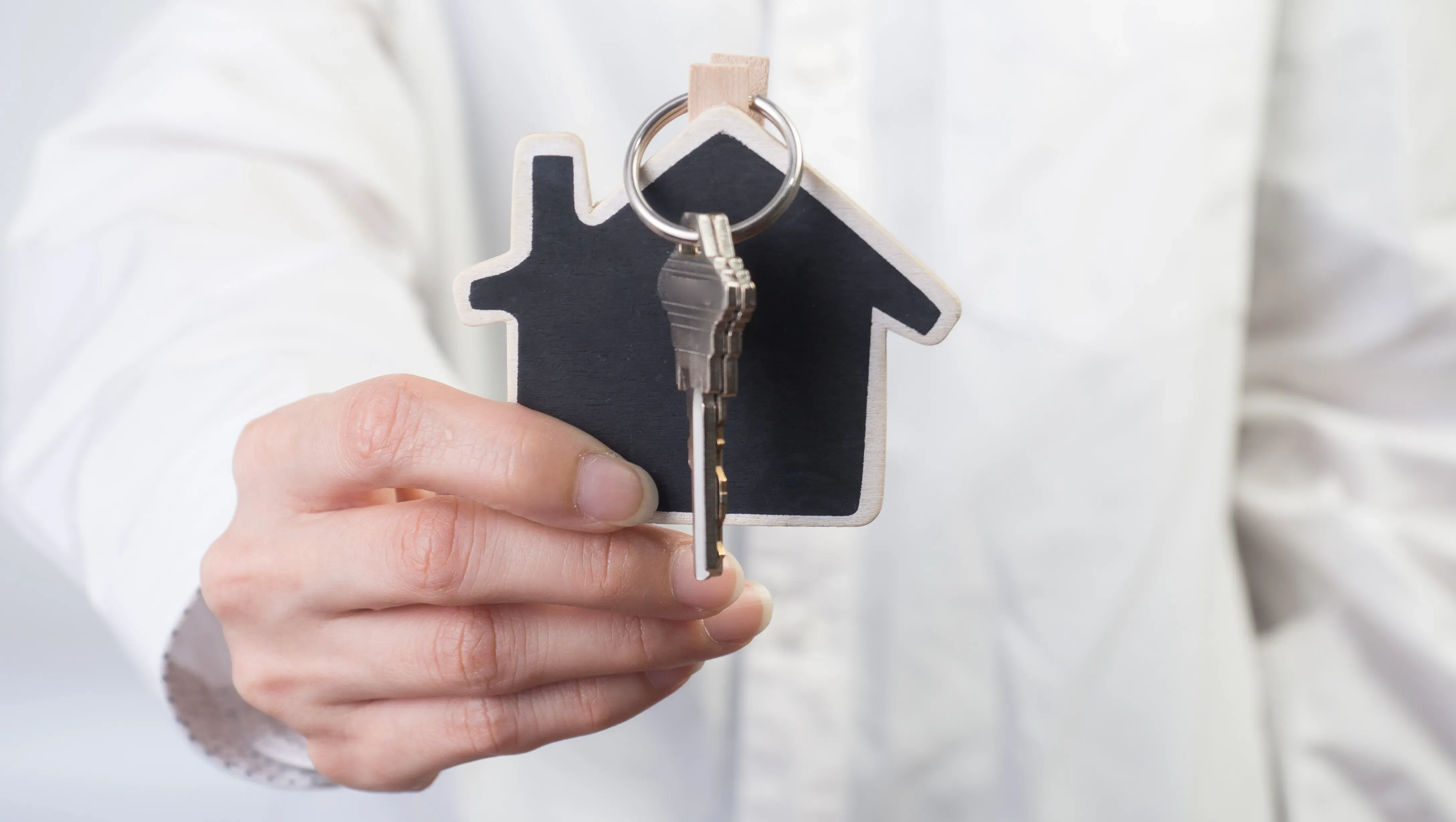 saving-buyer-house-isolated-2024-10-16-06-33-22-utc.webp